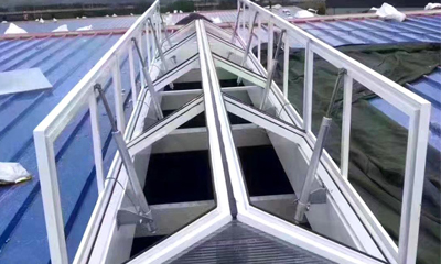 Thiết kế thi công mái che mở lật, giếng trời thông minh mở lật